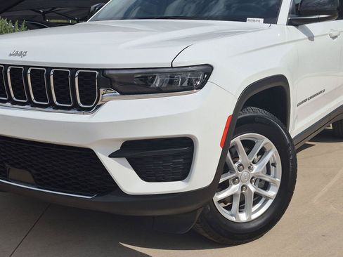 Used 2024 Jeep Grand Cherokee Laredo X RWD image 5