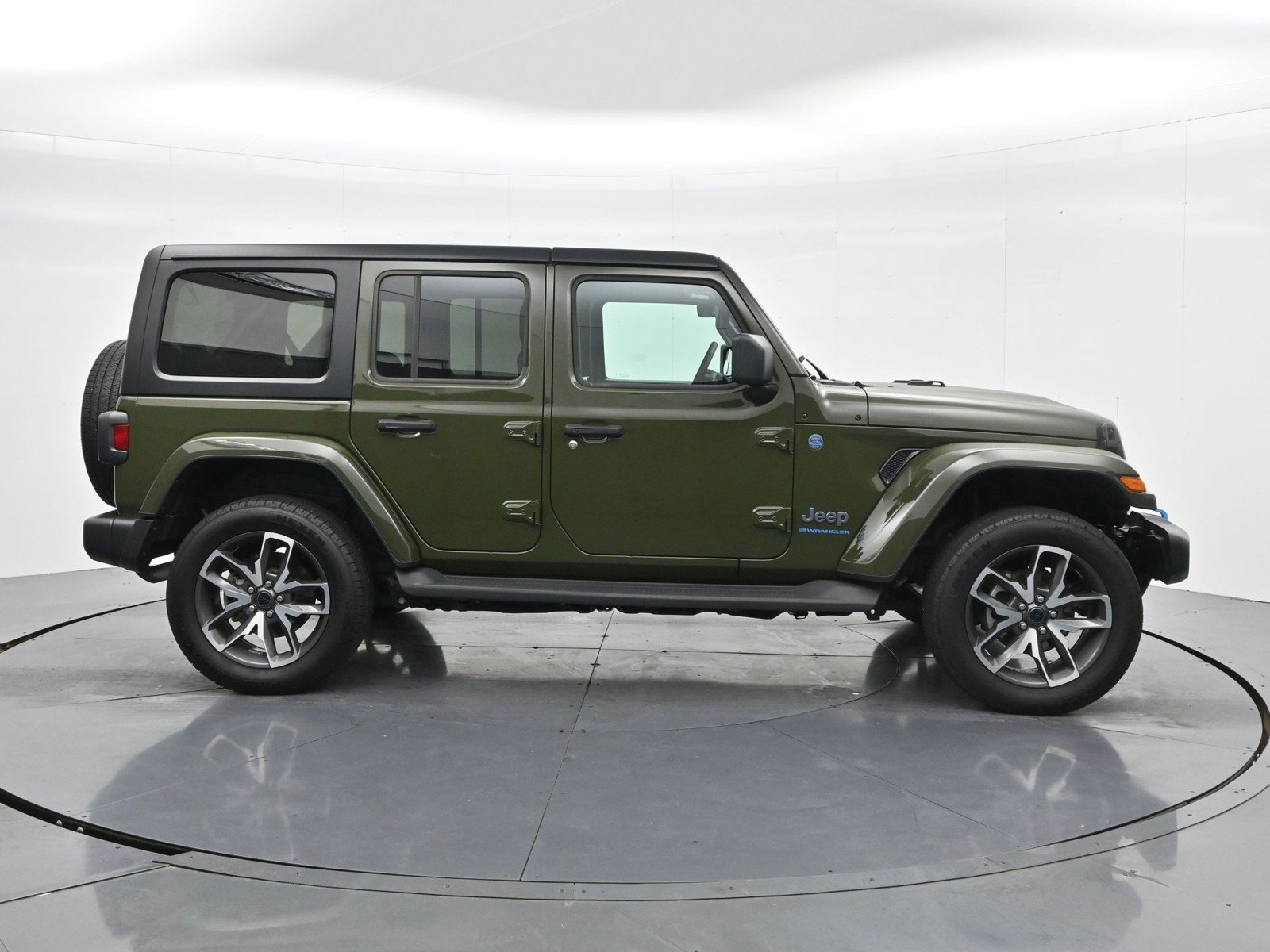 Used 2024 Jeep Wrangler Unlimited w/ Convenience Group AWD/4WD image 4