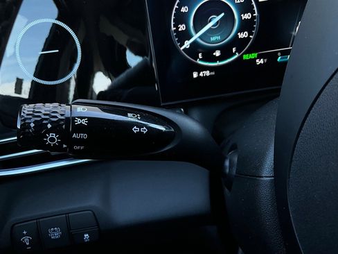 Used 2025 Hyundai Elantra Limited image 41