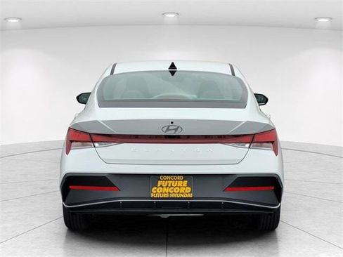 New 2026 Hyundai Elantra SE image 4