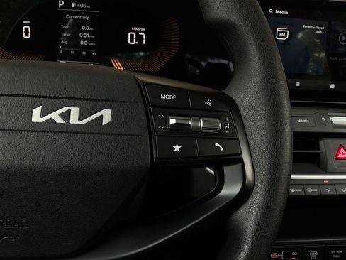 Used 2025 Kia K4 FWD image 35