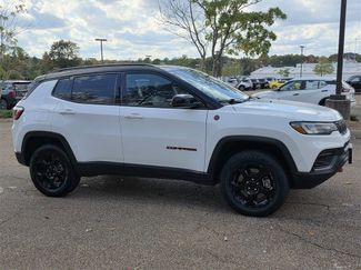 Used 2023 Jeep Compass Trailhawk video 2