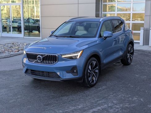 Used 2024 Volvo XC40 B5 Plus w/ Protection Package Premier image 8