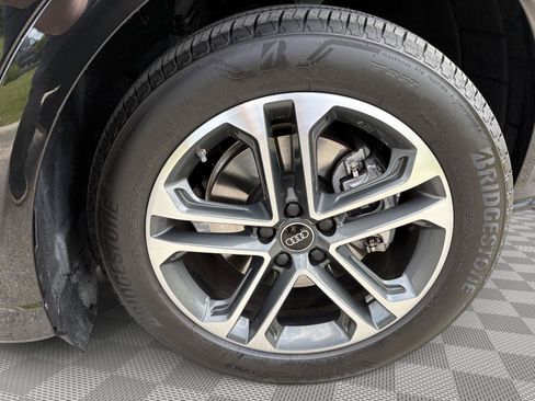 Certified 2025 Audi Q5 Premium w/ 19" Wheel Package AWD/4WD image 9
