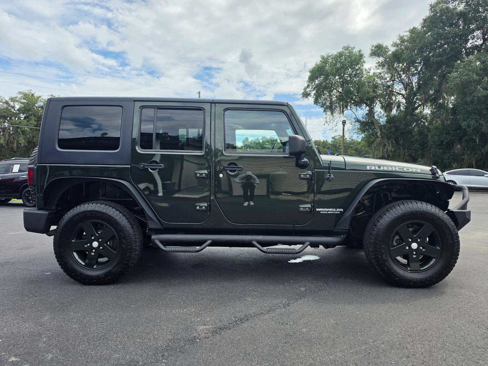 Used 2010 Jeep Wrangler Unlimited Rubicon w/ Dual Top Group AWD/4WD image 4