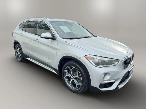 Used 2017 BMW X1 sDrive28i w/ Premium Package FWD image 3