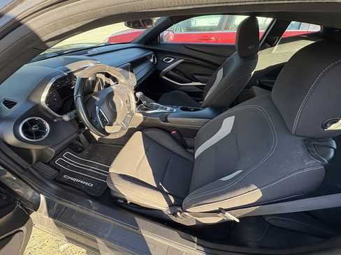 Used 2018 Chevrolet Camaro LT RWD image 6