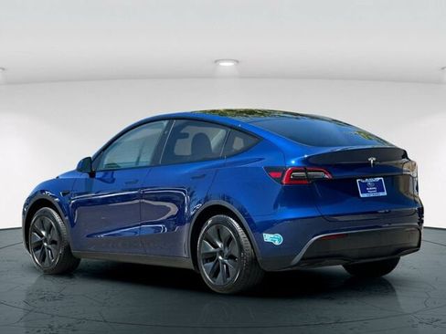 Used 2025 Tesla Model Y Long Range RWD image 4