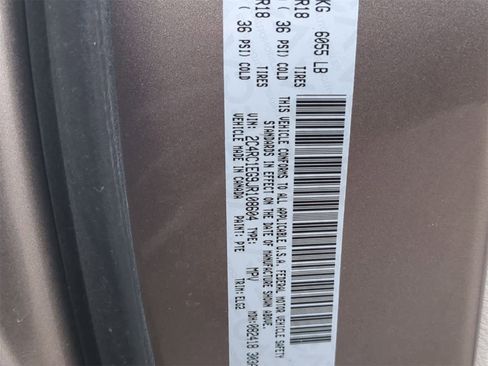 Used 2018 Chrysler Pacifica Touring-L Plus w/ Tire & Wheel Group image 36