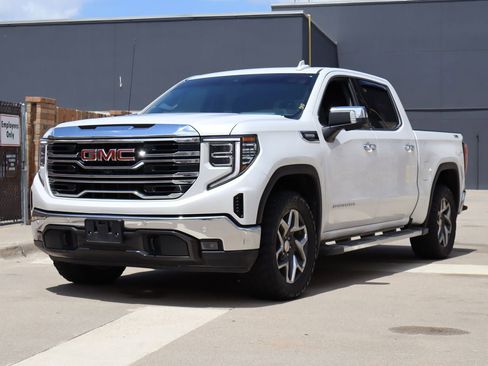 Used 2024 GMC Sierra 1500 SLT AWD/4WD image 2