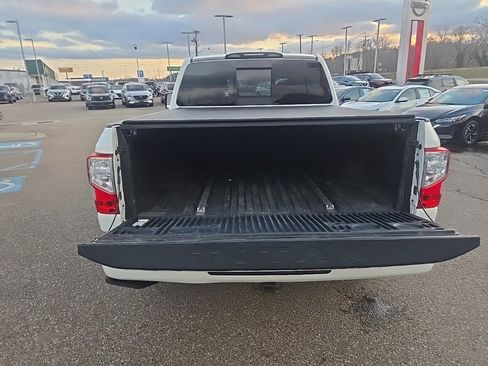 Used 2018 Nissan Titan PRO-4X image 33