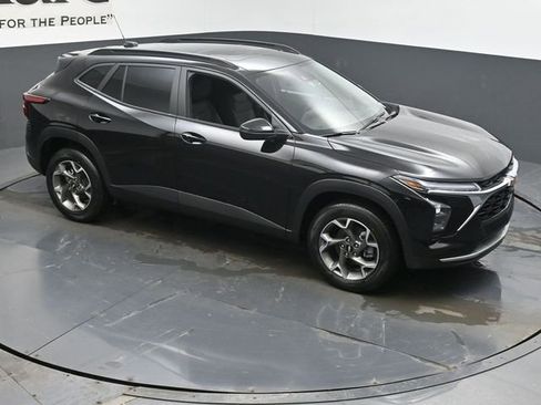 New 2026 Chevrolet Trax LT w/ Sunroof Package image 16