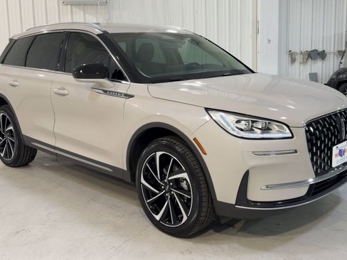 Used 2024 Lincoln Corsair Reserve image 3