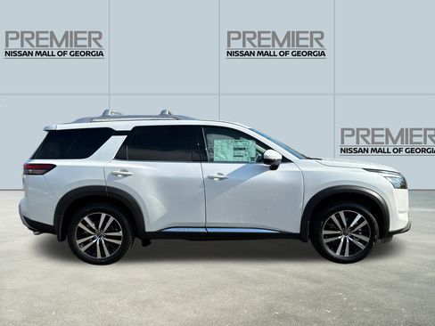 New 2025 Nissan Pathfinder Platinum image 4