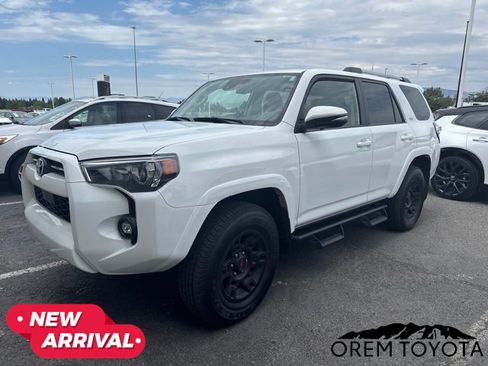 Used 2024 Toyota 4Runner SR5 Premium w/ Moonroof Package AWD/4WD image 2