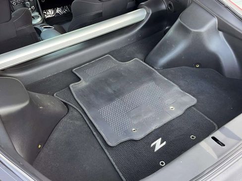 Used 2018 Nissan 370Z Coupe RWD image 14