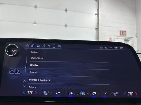 Used 2025 Chevrolet Traverse Z71 image 33