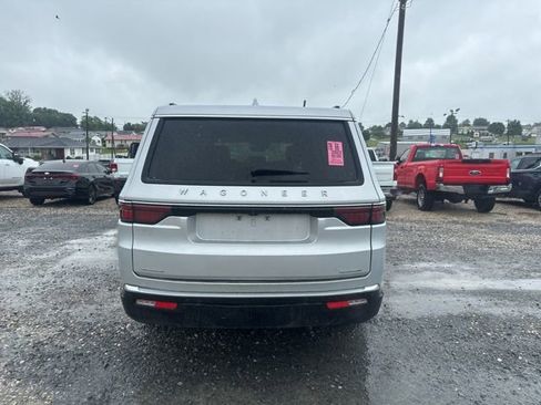 Used 2022 Jeep Wagoneer Series III AWD/4WD image 4