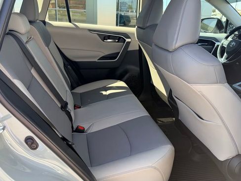 Used 2022 Toyota RAV4 XLE Premium image 13