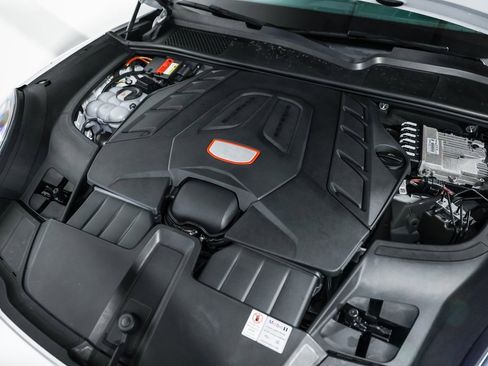 Used 2019 Porsche Cayenne Turbo w/ Sportdesign Package image 26