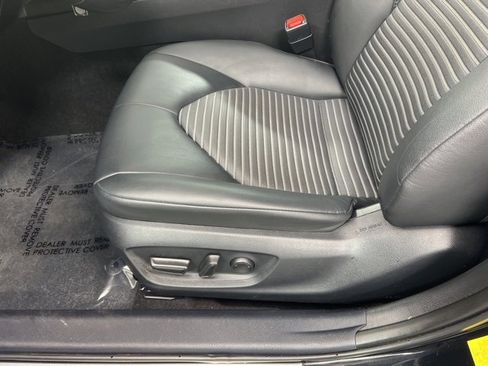 Used 2023 Toyota Camry SE image 15