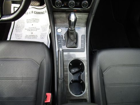 Used 2018 Volkswagen Passat 2.0T SE image 17