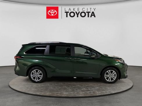 Used 2023 Toyota Sienna Platinum AWD/4WD image 11