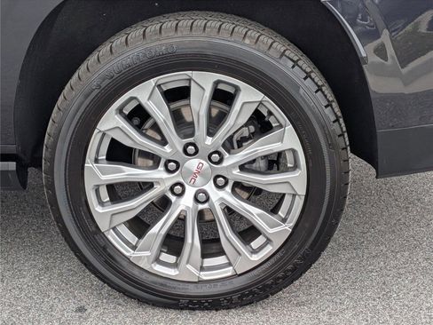 Used 2023 GMC Yukon XL Denali image 10