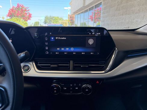 Used 2025 Chevrolet Trax LT FWD image 16