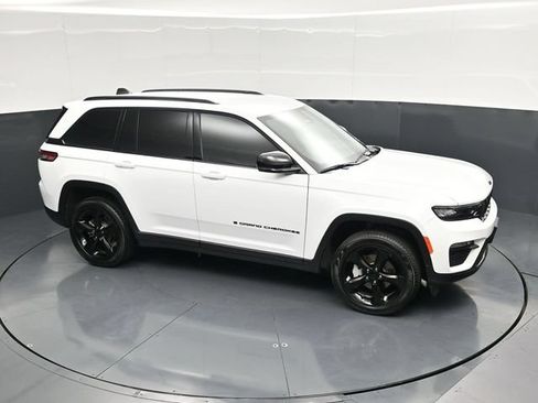 Used 2025 Jeep Grand Cherokee Limited w/ Black Appearance Package AWD/4WD image 54