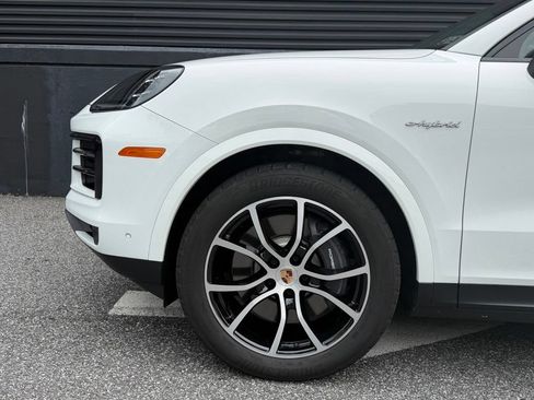 Certified 2026 Porsche Cayenne E-Hybrid Coupe AWD/4WD image 14