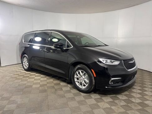 New 2026 Chrysler Pacifica Select image 7