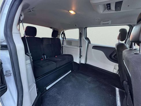 Used 2014 Dodge Grand Caravan SXT w/ Rear Park Assist Package FWD image 19
