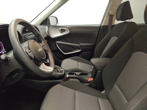 Used 2023 Kia Soul LX image 17