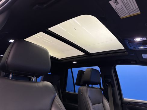 Used 2021 Chevrolet Tahoe Z71 w/ Rear Media and Nav Package image 26