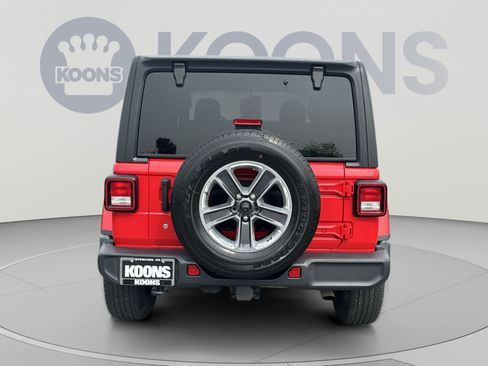 Used 2018 Jeep Wrangler Unlimited Sahara AWD/4WD image 10
