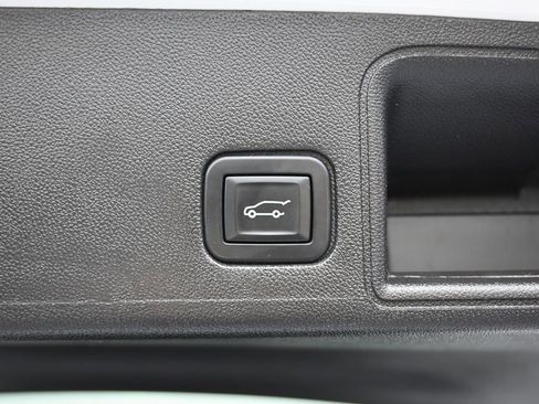 Used 2024 GMC Terrain SLT image 14