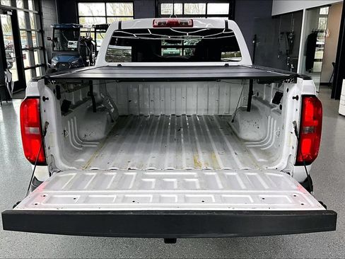 Used 2015 Chevrolet Colorado LT AWD/4WD image 23