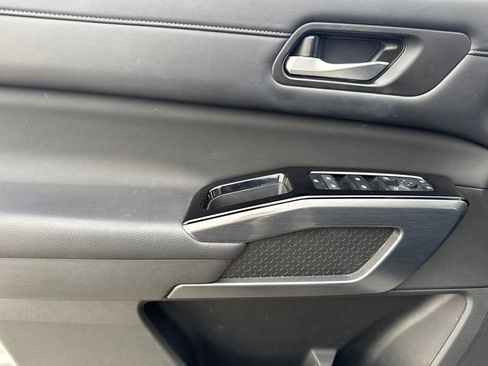 Used 2024 Nissan Pathfinder SL w/ SL Premium Package image 20