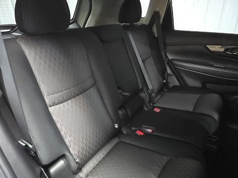 Used 2020 Nissan Rogue SV image 16