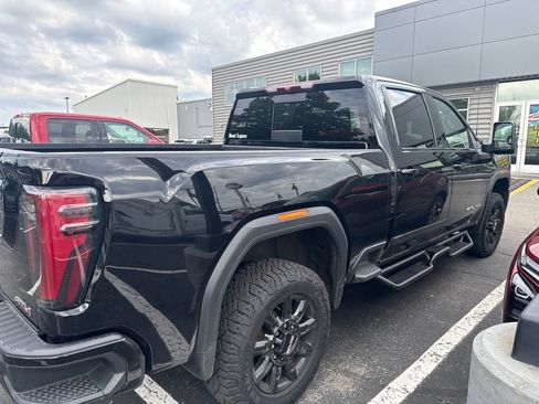 Used 2024 GMC Sierra 2500 AT4 w/ AT4 Preferred Package AWD/4WD image 5