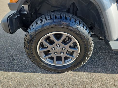 Used 2020 Jeep Gladiator Overland image 24