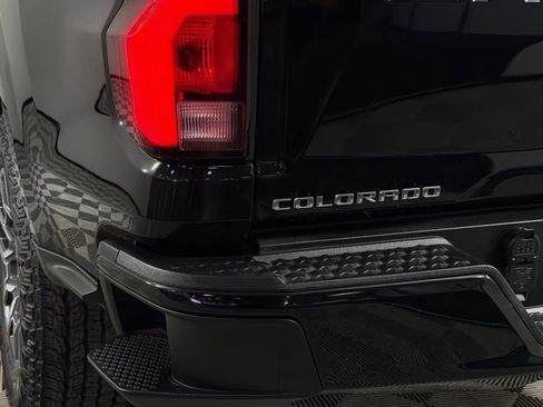 Used 2023 Chevrolet Colorado Z71 w/ Z71 Convenience Package 2 AWD/4WD image 11