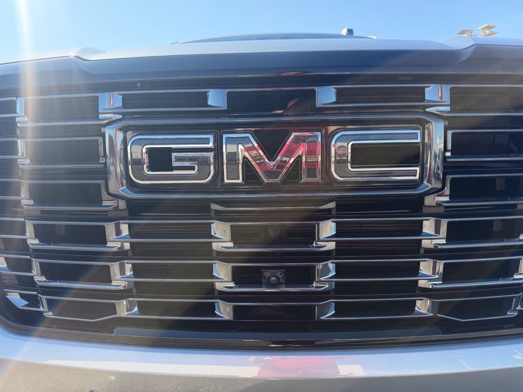 Used 2025 GMC Yukon XL Denali Ultimate AWD/4WD image 7