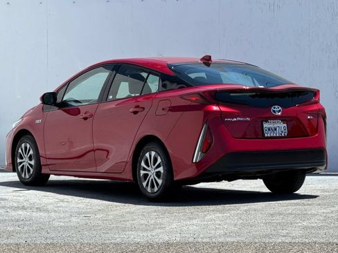 Used 2020 Toyota Prius Prime XLE FWD image 5