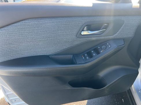 Used 2023 Nissan Rogue SV image 7