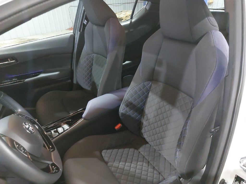 Used 2022 Toyota C-HR XLE FWD image 14