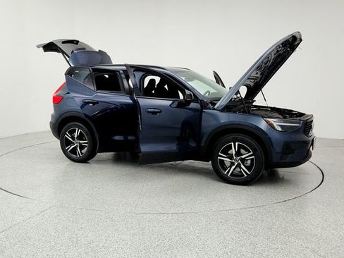 New 2026 Volvo XC40 B5 Core w/ Climate Package image 10