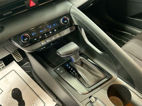 Used 2025 Hyundai Elantra Sport image 17