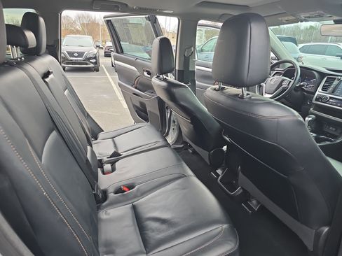 Used 2018 Toyota Highlander XLE image 11